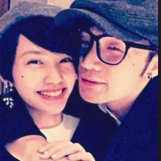 闪亮派对上的女孩