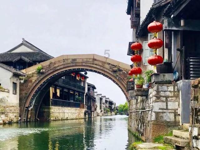 30多位足坛传奇球星山城开赛 重庆球迷直呼大饱眼福