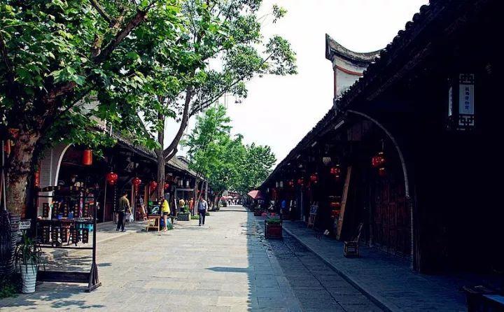 王刚的四合院:齐白石的画,和珅的奏折,全是古董字画,价值连城